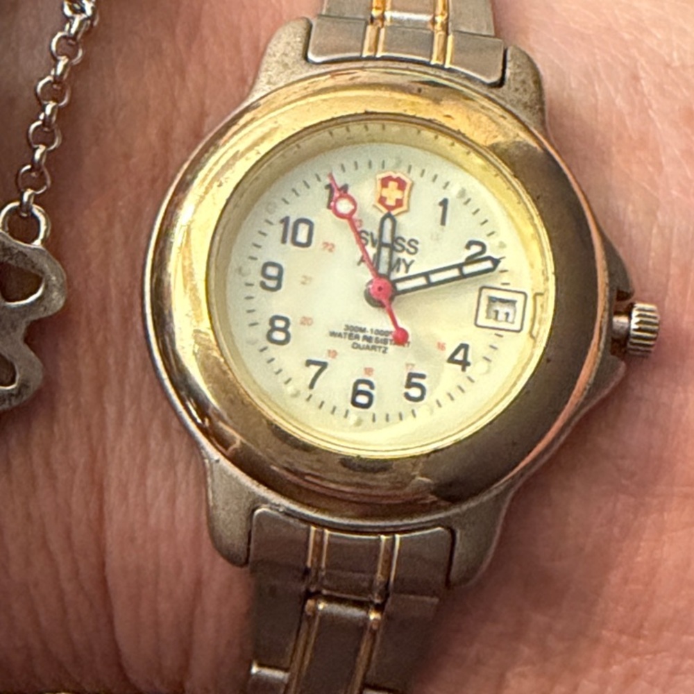 Swiss Army Gold watch - Picture 5 of 9